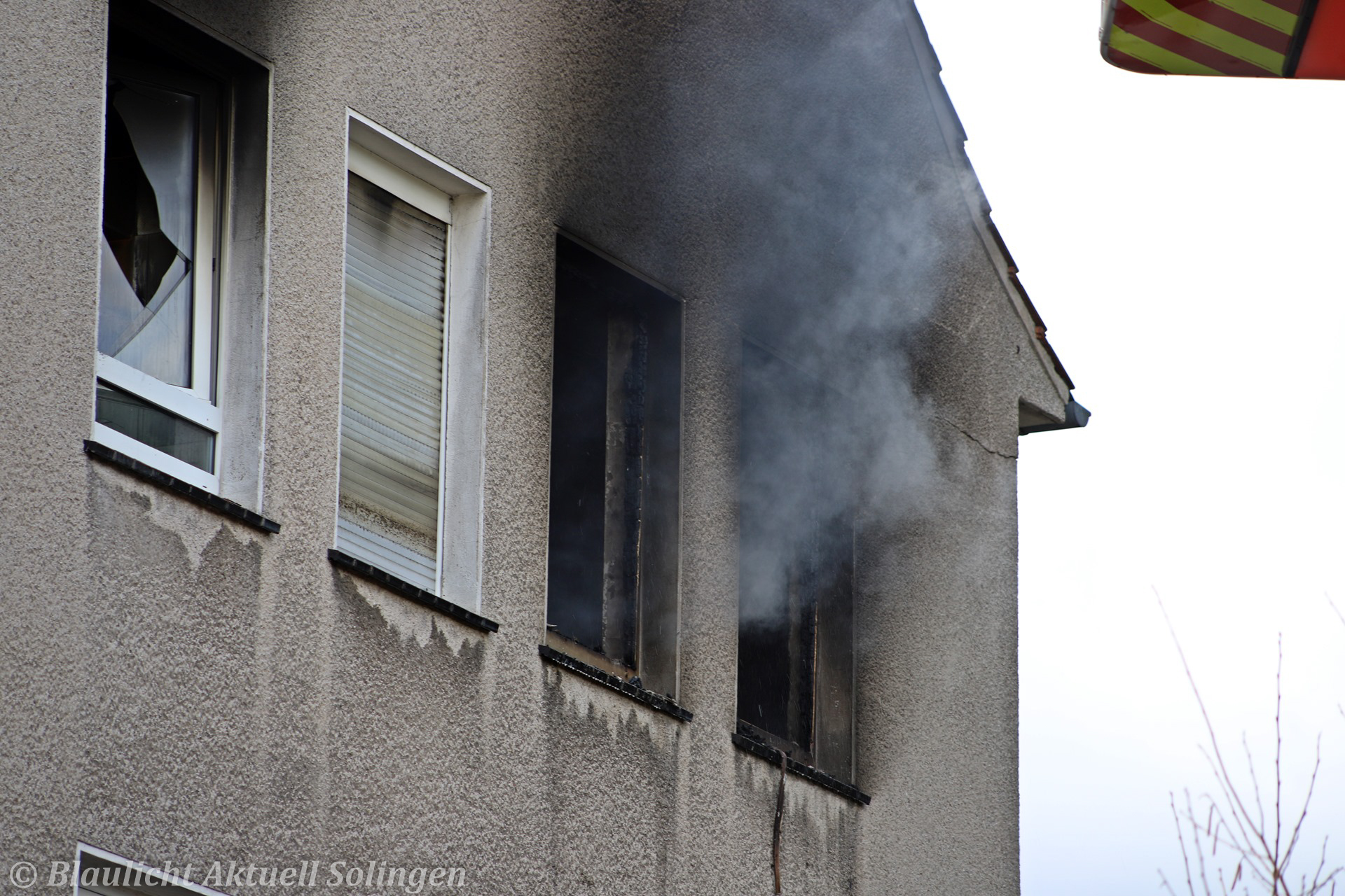 [SG] Ausgedehnter Wohnungsbrand: Anwohner über Drehleiter Gerettet ...