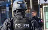 Amokalarm an Gesamtschule in Wuppertal ausgelöst: Schule evakuiert, Durchsuchungen laufen – Hintergründe und mögliche Gefahrenlage zunächst unklar