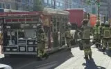 Ungewöhnlicher Zufallsfund bei Polizeieinsatz: Kriminalpolizei entdeckt Chemikalie zur möglichen Drogenherstellung – Feuerwehr rückt zur Konrad-Adenauer-Straße aus